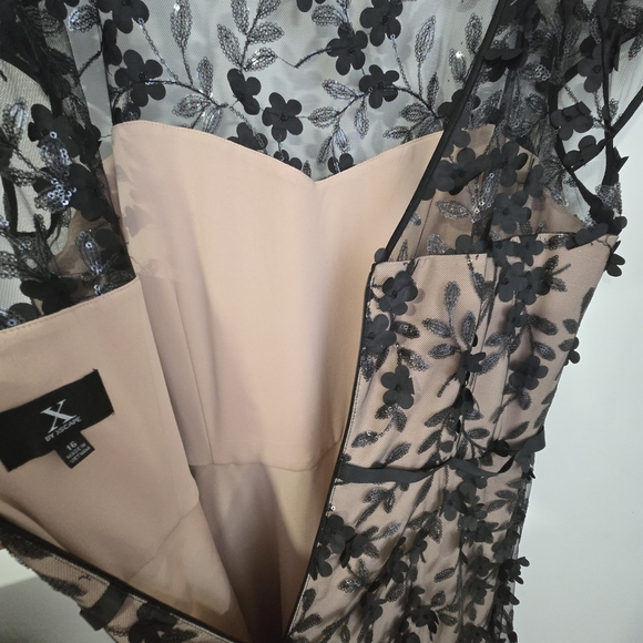 Xscape Black Lined Floral Lace Dress With Black Belt Attached And Heart Neckline - Picture 8 of 8